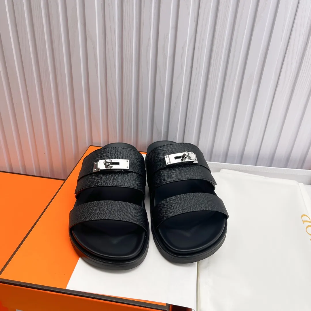 👟👟Ex-factory price 480👟👟 High version of Hermes 🐎The extremely popular couple's second uncle slippers/the latest snake print sandals and slippers, paired with various colorful socks, so trendy!  ———————— Upper: imported cowhide/Lining: imported cowhide Outsole: Tpu non-slip and wear-resistant outsole Female 36-46.